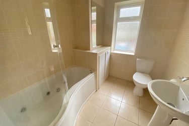 1 bed flat, Connaught Avenue, Mutley, Plymouth, PL47BX - Image 2